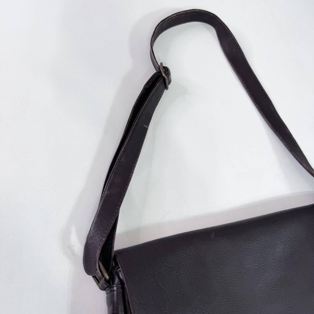 G.H. Bass & Co. Crossbody Bag Womens Medium Black Leather Flap Pocket Purse - Picture 2 of 10